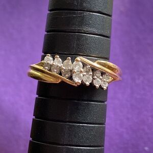 💛 10k Vintage Diamond Bypass Cluster Ring
